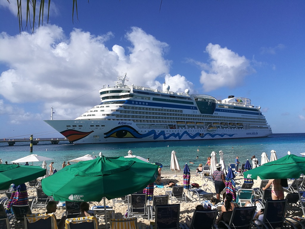 AIDAluna bei Grand Turk