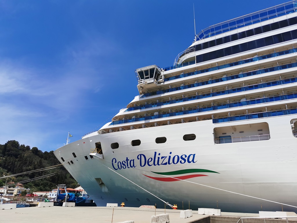 Costa Deliziosa am Hafen von Katakolon