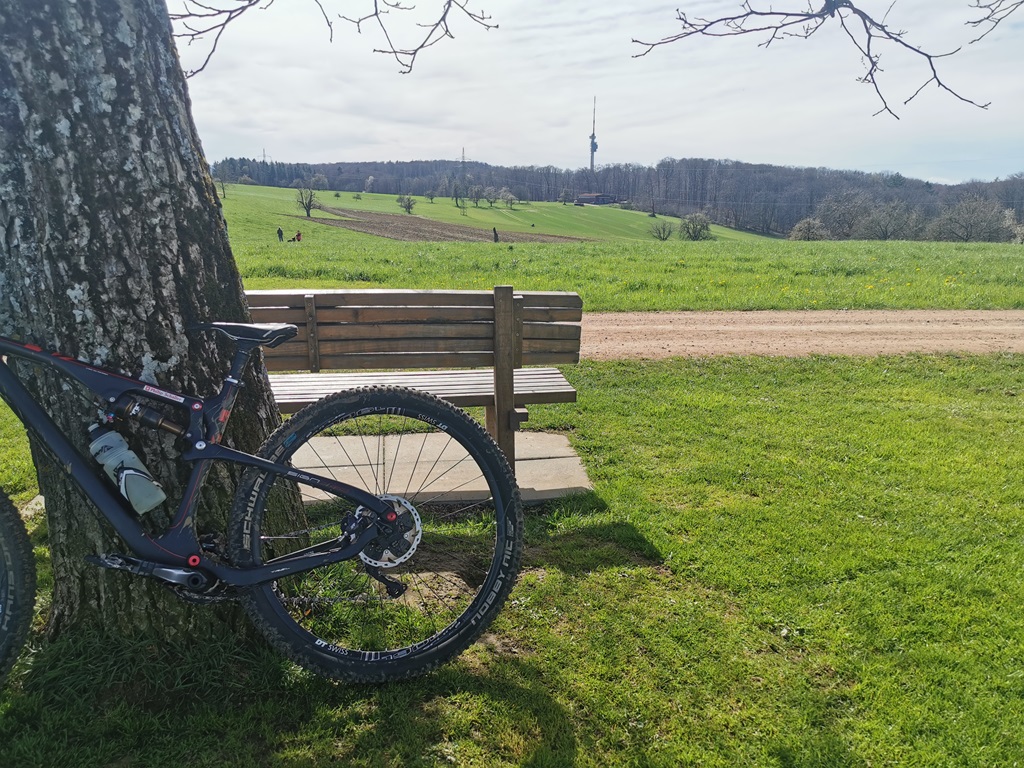 Pause mit Sicht auf Chrischona Turm